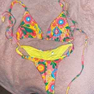 groovy garden Blackbough bikini (top size: L, bottom size M, brand: Blackbough)